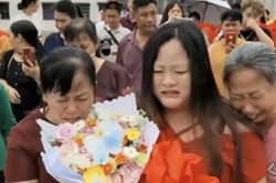 Trung Quốc: Đoàn tụ gia đình sau 22 năm bỏ nhà vì làm vỡ chai sữa tắm