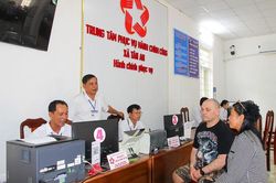 Chính quyền địa phương 2 cấp ở đầu nguồn sông Tiền: Hiệu quả từ thực tiễn - Bài 2: Người dân là trung tâm phục vụ