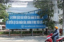 Pa nô tuyên truyền bị rách