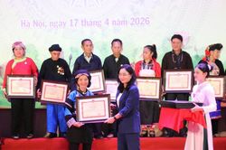 Nghệ nhân Lồ Lài Sửu trọn đời gìn giữ, phát huy văn hóa dân tộc