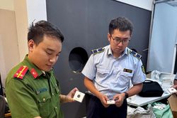 Quản lý thị trường Hà Nội chuyển hồ sơ vụ gần 18.000 thiết bị định vị giả mạo nhãn hiệu Apple sang cơ quan Công an
