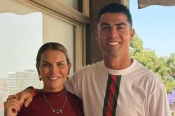 Chị gái Ronaldo ẩn ý Bồ Đào Nha không biết chơi bóng?