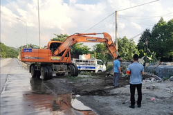 Th&aacute;o dỡ biển quảng c&aacute;o tr&aacute;i ph&eacute;p, giải tỏa chợ tự ph&aacute;t tr&ecirc;n tuyến đường Hồ Ch&iacute; Minh