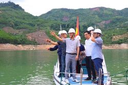 Khảo sát đầu tư dự án điện mặt trời tại hồ Thủy điện Đakđrinh