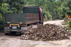 Sớm nâng cấp, mở rộng tuyến độc đạo đi Cửa khẩu quốc tế Nam Giang