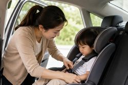 Quy định về ghế an toàn cho trẻ em sắp có hiệu lực nhưng chưa có tổ chức chứng nhận, vướng mắc ở đâu?