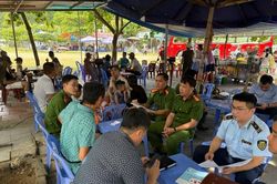 Triệu tập 2 phụ nữ thu tiền 'mở hàng' của du khách tại Sầm Sơn