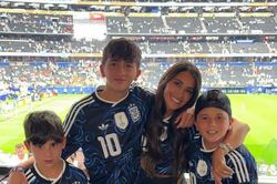 Vợ Messi xúc động sau loạt kỷ lục World Cup của chồng