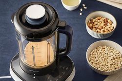 Chọn máy làm sữa hạt xem kỹ 6 điều này để không phí tiền