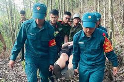 Băng rừng, vượt đường núi ứng cứu nam du khách Đức bị tai nạn gãy chân