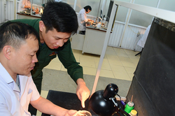 Lá cờ đầu trong sản xuất, sửa chữa khí tài quang học