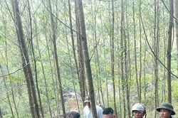Cứu du kh&aacute;ch nước ngo&agrave;i gặp nạn tr&ecirc;n n&uacute;i