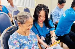 Kh&ocirc;ng để t&aacute;i diễn việc 'cụ 97 tuổi phải đến phường l&agrave;m thủ tục'
