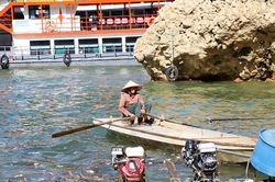 Chông chênh phận nữ nơi bến nước Đà giang