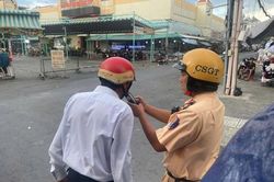 CSGT TPHCM tập trung đo nồng độ cồn ở nơi nhiều nhà hàng, quán ăn,...