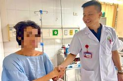 Người đàn ông thoát hiểm sau đứt rời trực tràng hiếm gặp tại Việt Nam