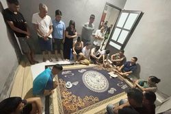 C&ocirc;ng an đột k&iacute;ch sới bạc, bắt quả tang 21 đối tượng