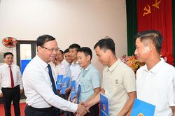 Đ&ocirc;ng Thọ, Minh Quang, H&ugrave;ng Lợi c&ocirc;ng bố nghị quyết, quyết định sắp xếp, tổ chức lại th&ocirc;n
