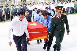 Đón Đội K92, K93 hoàn thành nhiệm vụ quy tập 170 hài cốt liệt sĩ về nước