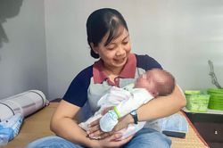 Bé trai gần 1 tháng tuổi bị bỏ rơi trước cổng nhà dân ở xã Vĩnh Lộc