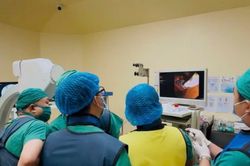 Kỹ thuật đặt stent kim loại giúp bệnh nhân 95 tuổi thoát khỏi tắc mật tái phát