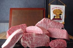 Điều gì khiến thịt bò Kobe đắt đỏ đến như vậy?