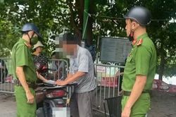 Xử phạt 2 trường hợp trông giữ xe trái phép trên phố Tôn Thất Tùng
