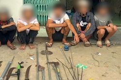 Ngăn chặn nh&oacute;m thanh thiếu ni&ecirc;n chuẩn bị hung kh&iacute; để đ&aacute;nh nhau
