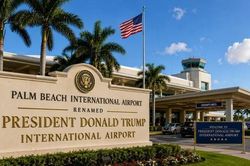 Sân bay Palm Beach chính thức đổi thành tên Tổng thống Donald Trump