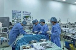 Cứu sống thiếu niên nguy kịch do viêm cơ tim tối cấp kèm thuyên tắc phổi nặng