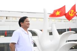 Gi&aacute;m đốc Bệnh viện Bạch Mai: Ninh B&igrave;nh kh&ocirc;ng phải 'cơ sở phụ', m&agrave; c&ugrave;ng 'hệ điều h&agrave;nh' với H&agrave; Nội