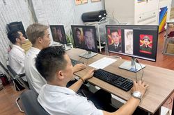 TP.HCM: Hơn 20 bạn trẻ tình nguyện phục dựng ảnh liệt sĩ