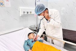 Cứu sống bé trai 45 tháng tuổi bị chấn thương lách do tai nạn giao thông