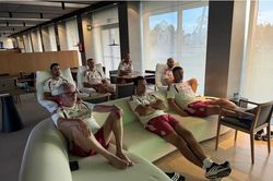 Bức ảnh gần 5 triệu view của Mourinho giữa trận Pháp - Tây Ban Nha