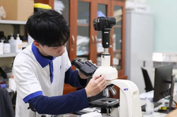 Học sinh nghiên cứu khoa học, mừng và lo