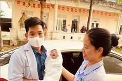 Kịp thời đỡ đẻ thành công cho sản phụ ngay trên xe taxi