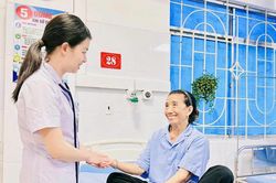 Xây dựng văn hóa giao tiếp từ mô hình AIDET: Lấy người bệnh làm trung tâm