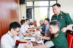 Khám bệnh, tư vấn sức khỏe cho cán bộ, hội viên Hội Cựu chiến binh