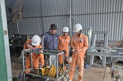 Chủ động nguồn điện, doanh nghiệp vùng biên tăng tốc sản xuất