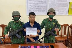 Bắt giữ đối tượng mua b&aacute;n tr&aacute;i ph&eacute;p ma t&uacute;y, hung h&atilde;n chống trả lại lực lượng chức năng