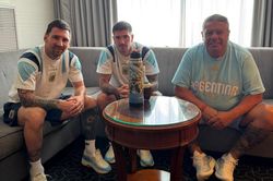 Messi, De Paul và thức uống may mắn trước chung kết World Cup