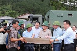 Phó Thủ tướng Chính phủ Hồ Quốc Dũng kiểm tra công tác khắc phục hậu quả mưa lũ tại Mường Than