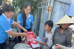 Hội Liên hiệp Phụ nữ xã Hòa Trí tổ chức chương trình đổi phế liệu lấy đồ dùng gia đình