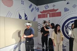 'Xuyên không' về Trung Hoa cổ đại chỉ bằng một cặp kính VR