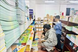 Nhộn nhịp thị trường sách giáo khoa trước thềm năm học mới