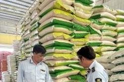 C&agrave; Mau: Kiểm tra đột xuất vựa gạo, ph&aacute;t hiện nhiều vi phạm về an to&agrave;n thực phẩm v&agrave; ghi nh&atilde;n