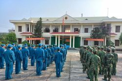H&agrave; Nội c&ocirc;ng bố ch&iacute;nh s&aacute;ch hỗ trợ c&aacute;n bộ nghỉ việc sau kiện to&agrave;n Ban Chỉ huy qu&acirc;n sự x&atilde;, phường