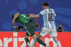 Messi xin lỗi nhưng không xóa được tranh cãi World Cup