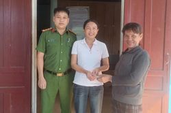 Trao trả tài sản cho người đánh rơi