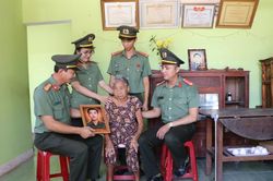 Bức ảnh tri ân – Nối ký ức, vẹn nghĩa ân tình